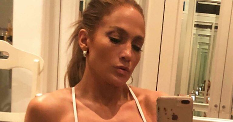 Jennifer Lopez laat in uitgesneden outfit weinig aan de verbeelding over: “Mooiste vrouw ter wereld!” (foto’s)