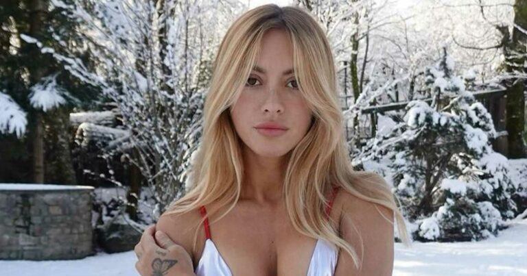 Influencer verontrust volgers door in bikini de sneeuw te trotseren: “Doe wat kleren aan!” (foto’s)