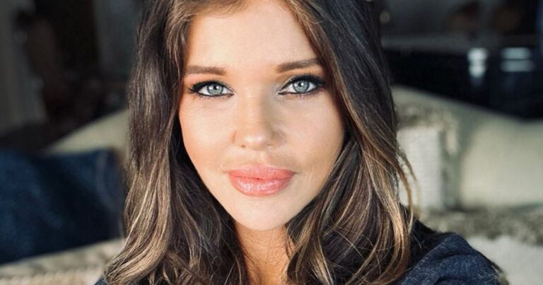 ‘Baywatch’-ster daagt Instagram uit met doorschijnende outfit: “Zo sexy!” (foto’s)