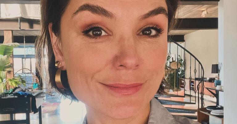 Evi Hanssen geniet in badpak van sauna: “Heerlijk, maar niet met kleding aan” (foto)