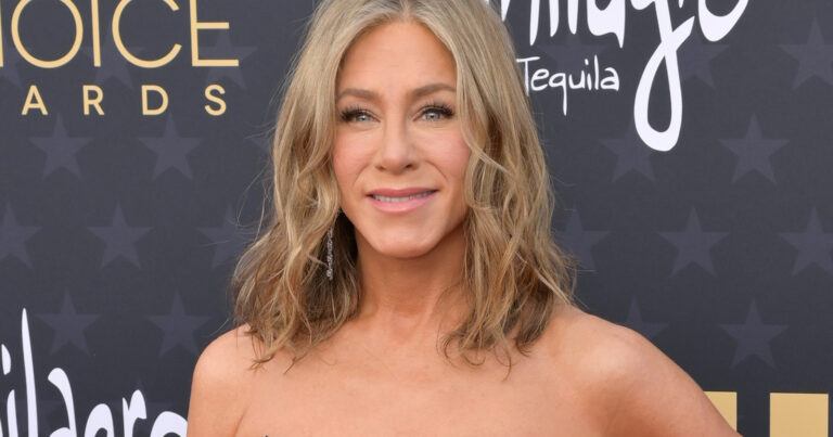 Actrice Jennifer Aniston puft en zweet tijdens work-out: “Wat een discipline!” (video)