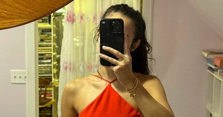 Vrouw vraagt zich af of haar outfit gepast is voor een huwelijk: “We kunnen je ribben zelfs zien!” (foto)