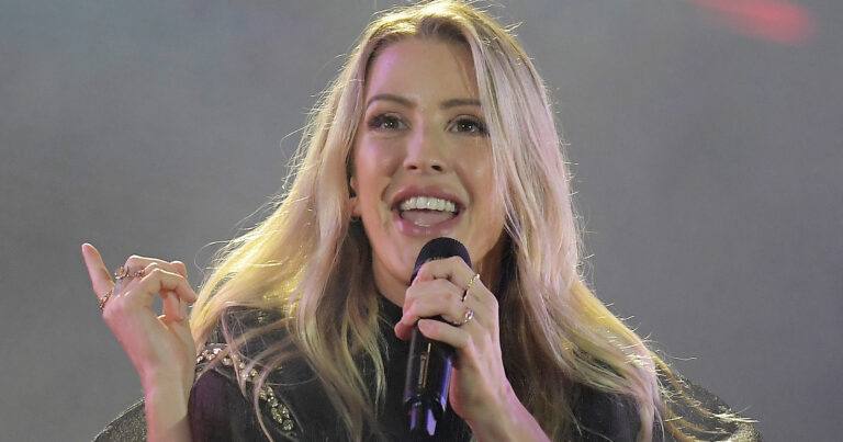 Ellie Goulding imponeert met zeer sensuele jurk: “Je ziet er altijd zo knap uit!” (foto’s)
