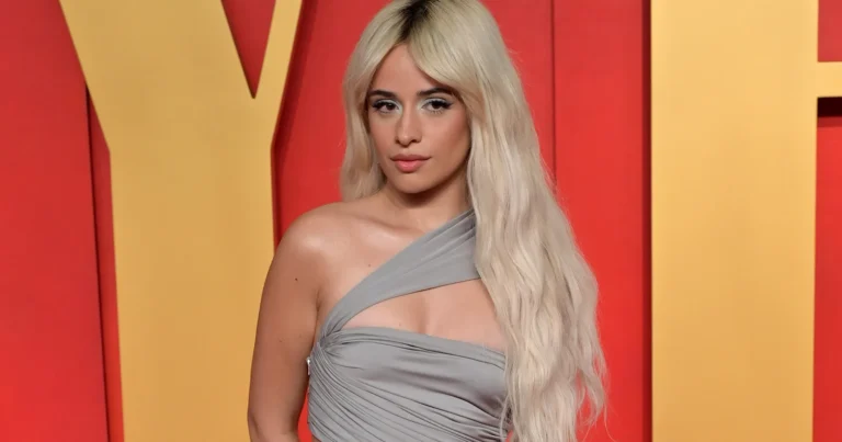 Camila Cabello pakt uit met sensuele outfit: “Droomvrouw!” (foto)