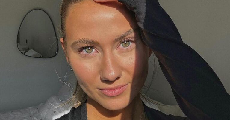Ex-Miss België Celine Van Ouytsel pakt uit in lingerie: “Pure schoonheid” (foto)