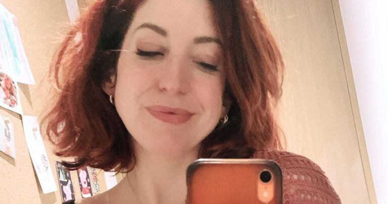Kaat Bollen poseert in doorschijnende lingerie: “Heel erg sensueel” (foto’s)