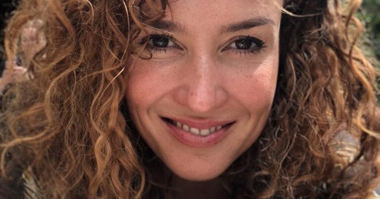 Katja Schuurman zet schaamte opzij: “Ik vond mezelf altijd zo verschrikkelijk lelijk op deze foto”