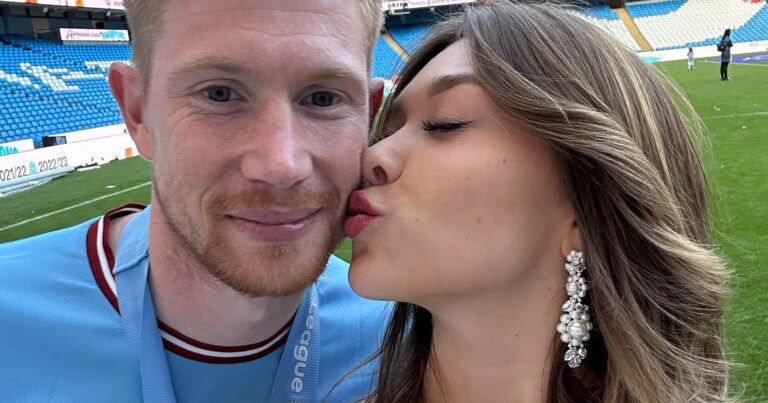 Vrouw van Kevin De Bruyne verbaast fans met stijlvolle outfit: “Mijn God, zo mooi!” (foto’s)