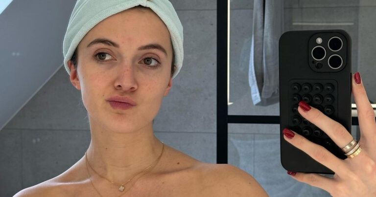 Jamie-Lee Six toont realiteit achter Instagram: “Laat je niet misleiden door wat je online ziet” (foto’s)