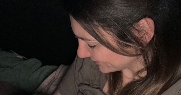Nasrien Cnops deelt borstvoedingsfoto: “Mooie momenten om te koesteren”