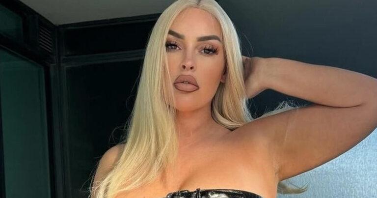 Model draagt ‘broeksriem’ als topje: “Is dat mode tegenwoordig?!” (foto)