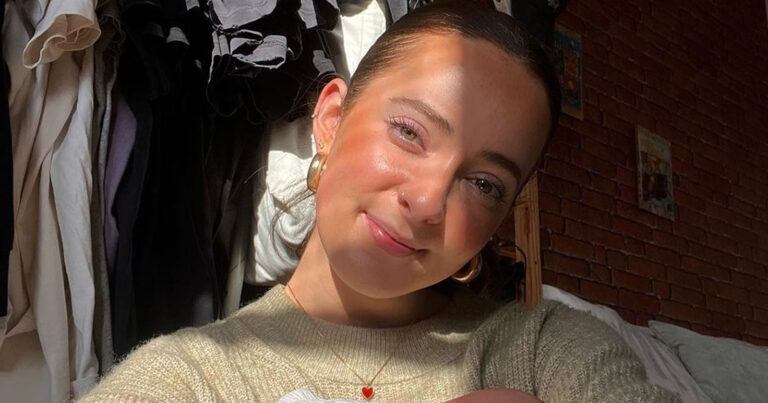 Vrouw deelt selfie, maar zorgt ongewild voor verbazing: “Blij dat mijn familie de foto niet meteen gezien heeft”
