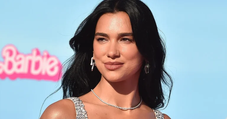 ‘Onherkenbare’ Dua Lipa zorgt voor ophef met sensuele plaatjes: “Wat is dit?!” (foto’s)