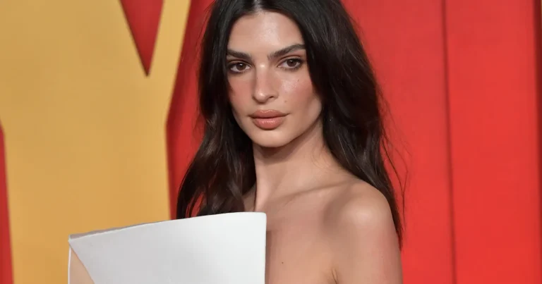 Emily Ratajkowski halfnaakt op Instagram: “Zo mooi en sexy!” (foto’s)