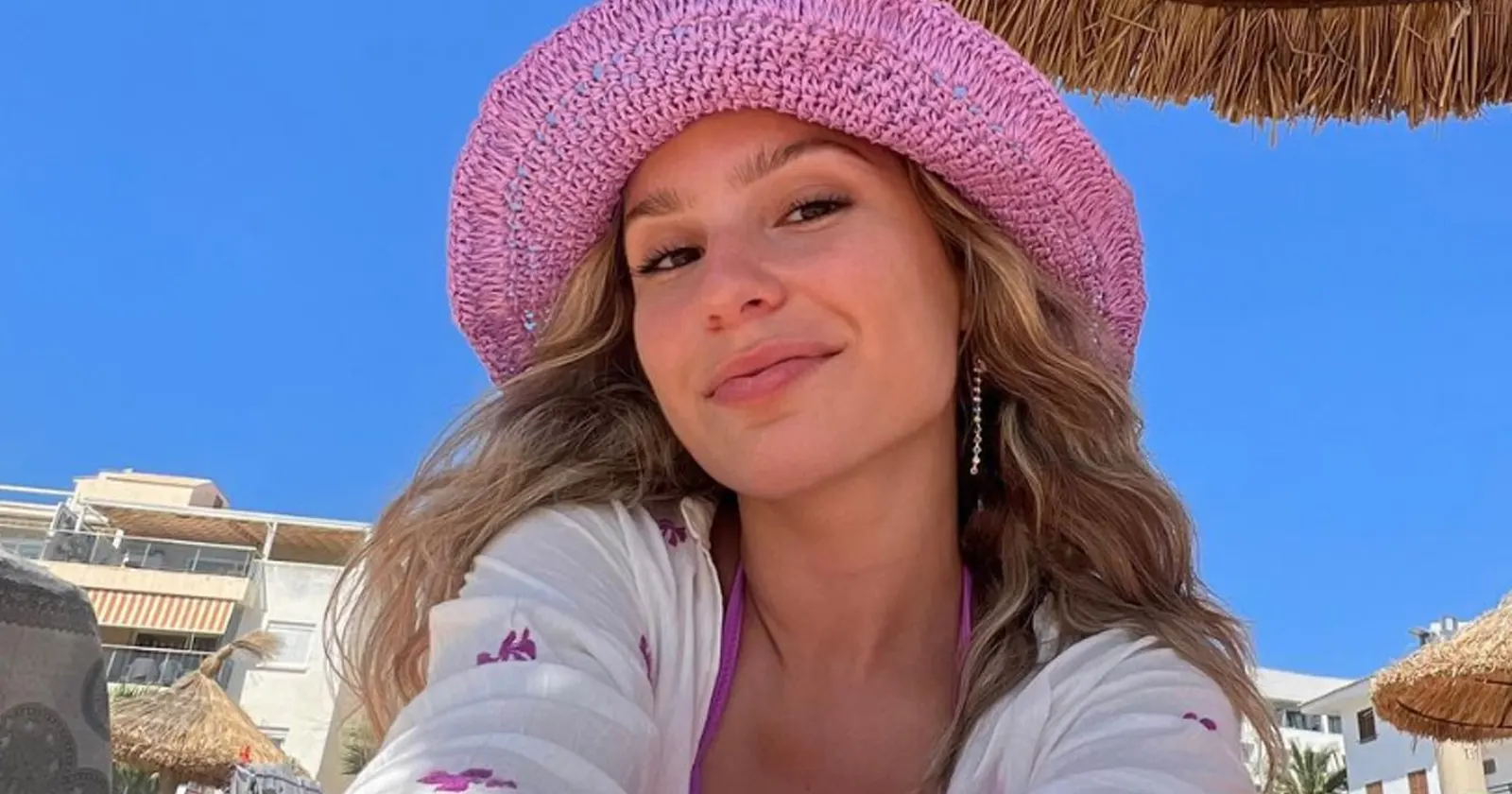 ‘De buurtpolitie’-actrice Liandra Sadzo pakt uit met bikinifoto: "Hoe