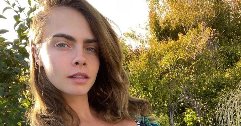 Cara Delevingne poseert halfnaakt voor Calvin Klein: “Wow, wat een krachtig beeld!” (foto’s)