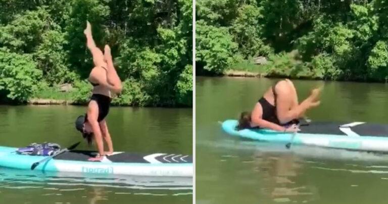 Vrouw waagt zich aan handstand op paddleboard, maar dan: AUCH! (video)