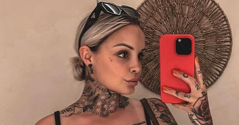 ‘Temptation’-Pommeline viert 30ste verjaardag in opvallende outfit: “Zelfs zo zie je er stralend uit!” (foto’s)
