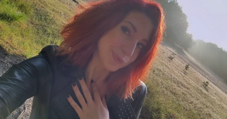 Kaat Bollen poseert op sexy wijze in het openbaar: “Heel leuke foto’s!”