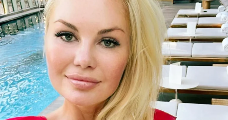 Lesley-Ann Poppe geniet halfnaakt op het strand: “Prachtige vrouw!” (foto)