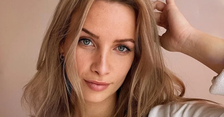 Zangeres Olivia Trappeniers imponeert met elegante jurk: “Prachtige vrouw!” (foto’s)