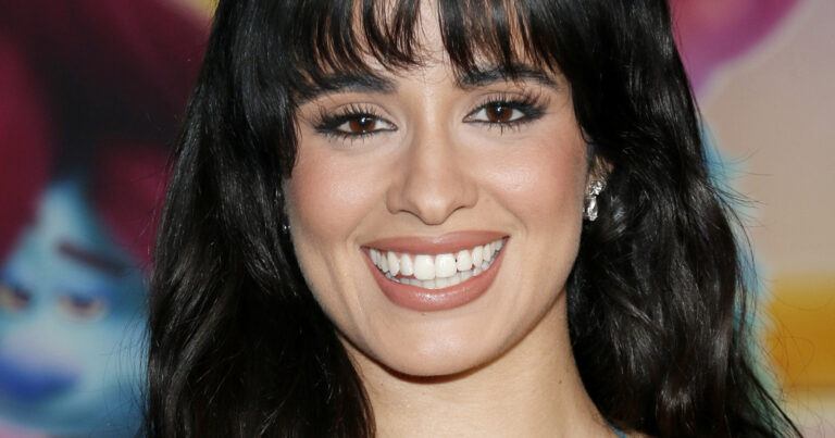 Camila Cabello verbaast volgers in piepklein topje: “Wow, wat een prachtvrouw!” (foto)