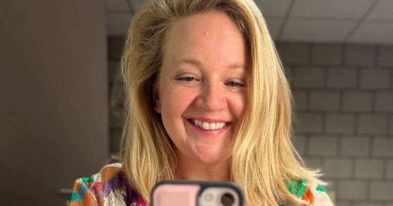 ‘Dertigers’-actrice Evelien Van Hamme poseert in badpak: “Weeral in topvorm!” (foto)