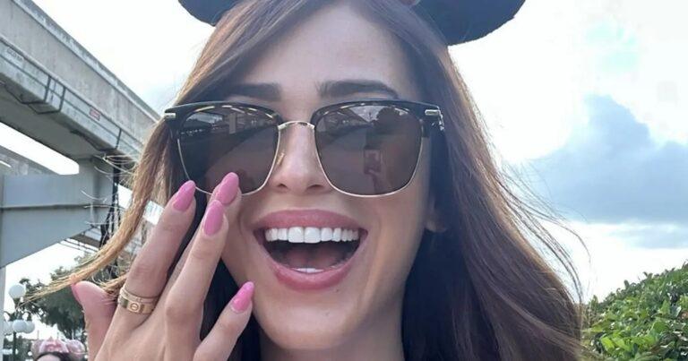 ‘Meest sexy weervrouw ter wereld’ pakt uit met nieuwe bikinifoto’s: “Schoonheid!”