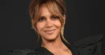 Actrice Halle Berry blikt met straffe beelden terug op ‘Catwoman’-periode: “Nog steeds iconisch!” (foto’s/video’s)