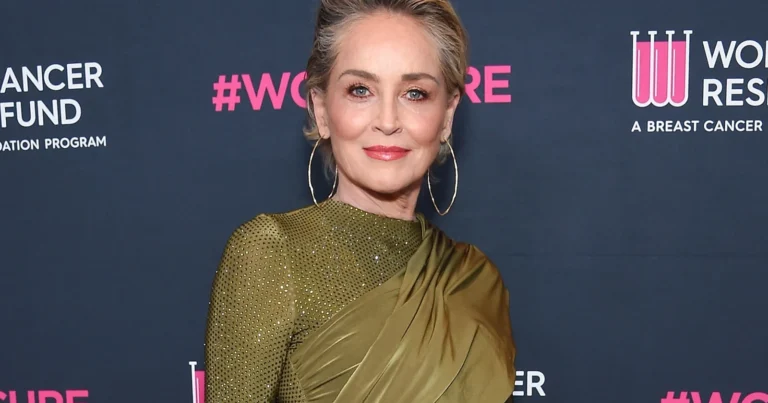 Halfnaakte Sharon Stone verbaast fans: “Je wordt maar niet ouder!” (foto)