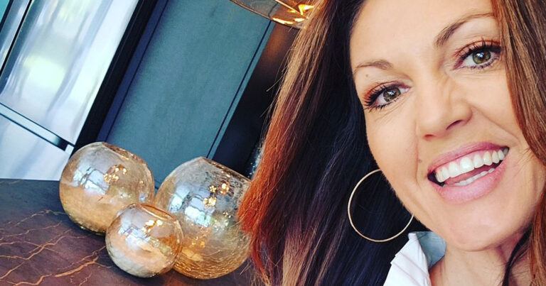 Belle Perez trekt aandacht in zomers kleedje: “Wat zie je er mooi uit!” (foto’s)