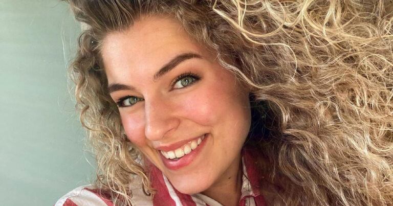 Julia Boschman van K3 toont in bikini hoe fit ze is (foto)