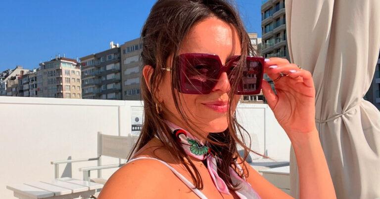 ‘Thuis’-actrice Lynn Van den Broeck straalt in zomers topje: “Adembenemend mooi!” (foto’s)