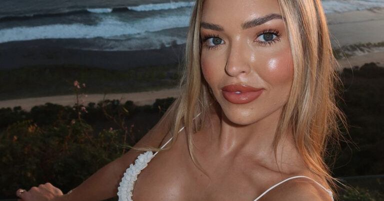 Ophef over weinig verhullende outfit van influencer op trouw van vriendin: “Respectloos!” (foto’s)