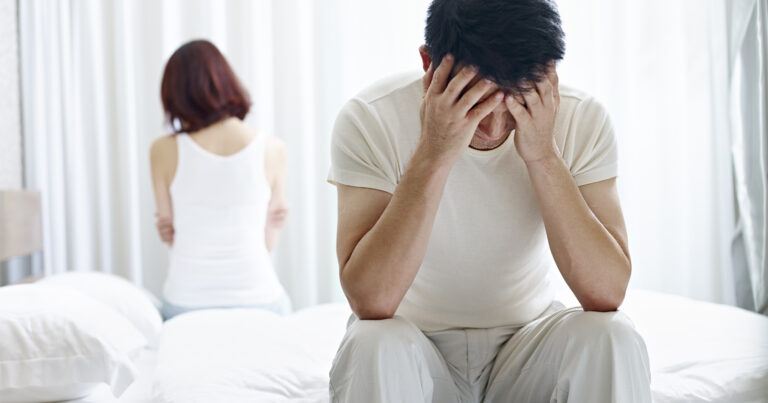 Gaan mannen nu écht vaker vreemd dan vrouwen? Seksperte geeft duidelijkheid!