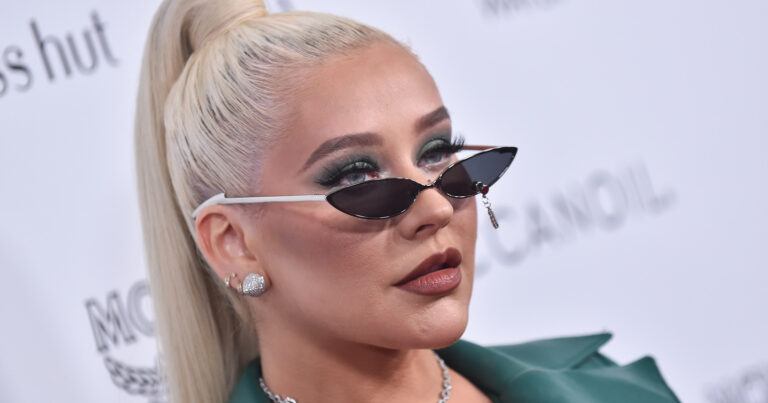 Christina Aguilera viert verjaardag door halfnaakt te poseren: “Hier was ik niet klaar voor!” (foto)