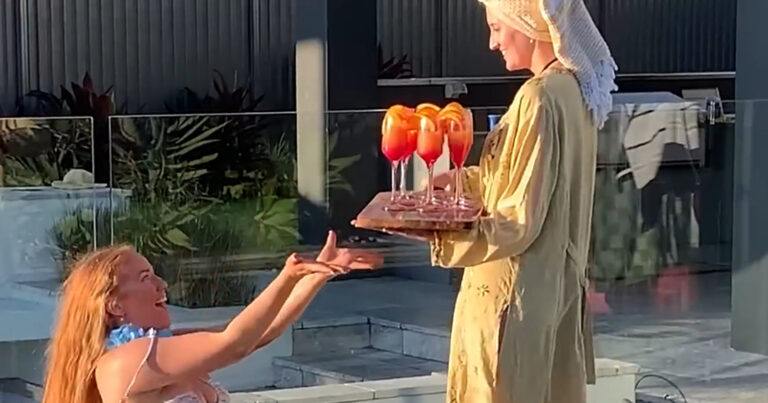 Vrouw brengt vriendin cocktails aan zwembad, maar dan loopt het fout… (video)