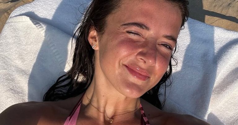 Jamie-Lee Six geniet in bikini van vakantie: “Schoonheid!” (foto’s)