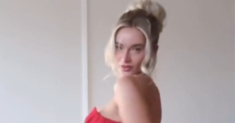 Model doet fans dromen met elegant kleedje: “De perfecte kerstoutfit!”