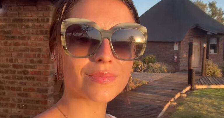 ‘Thuis’-actrice Lynn Van den Broeck deelt bikinifoto’s: “Wauw, mooi lichaam!”