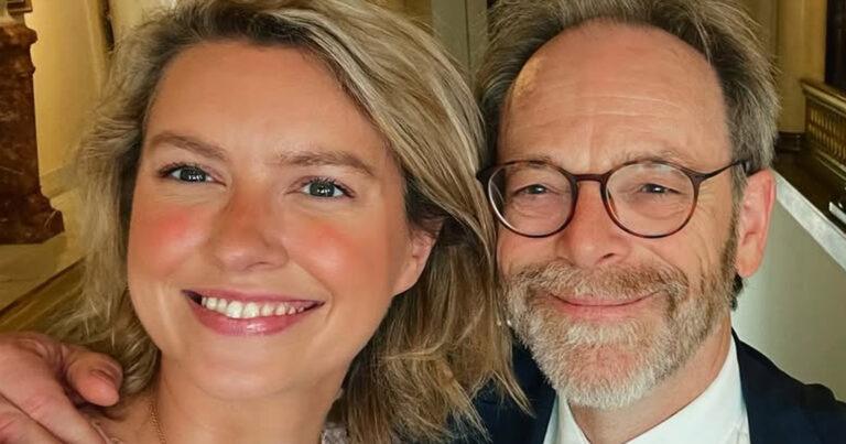Els van Doesburg (N-VA) is zwanger en deelt meteen foto van bolle buik: “Zo welkom!”