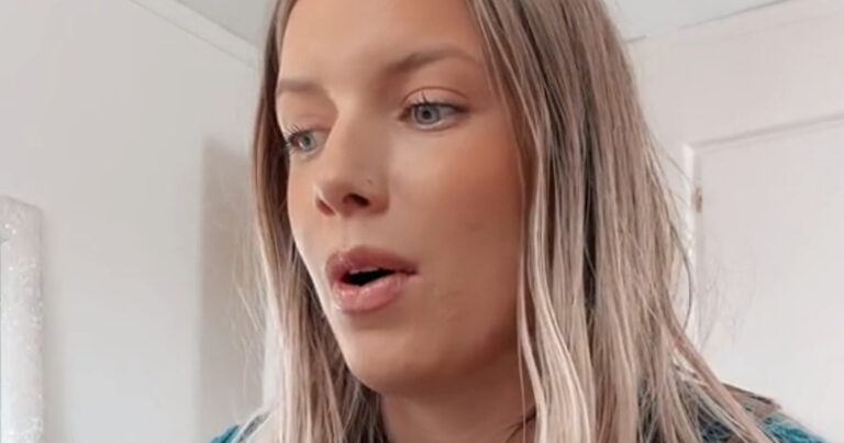 Vrouw schaamt zich dood nadat ze foto in familiegroep stuurt, maar pikant detail over het hoofd ziet…