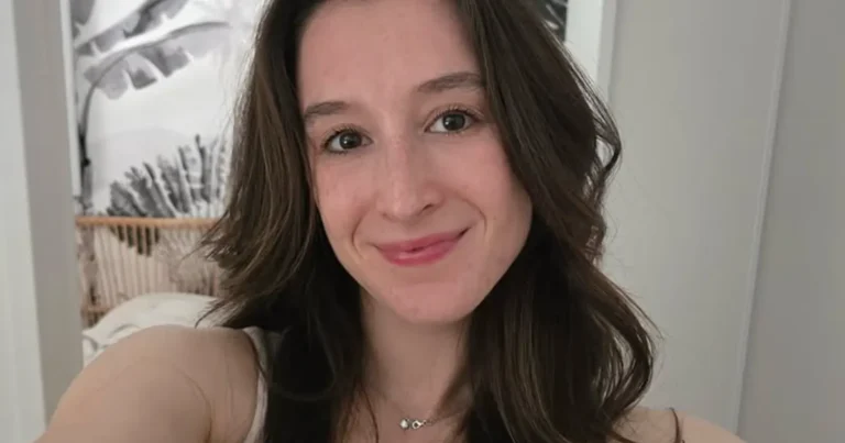 Gymnaste Nina Derwael toont ook op het strand hoe lenig ze is: “Prachtige foto!”