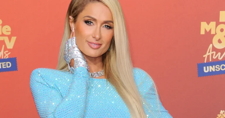 Paris Hilton toont in zomerse outfit dat ze klaar is voor 2025: “Schoonheid!” (foto’s)