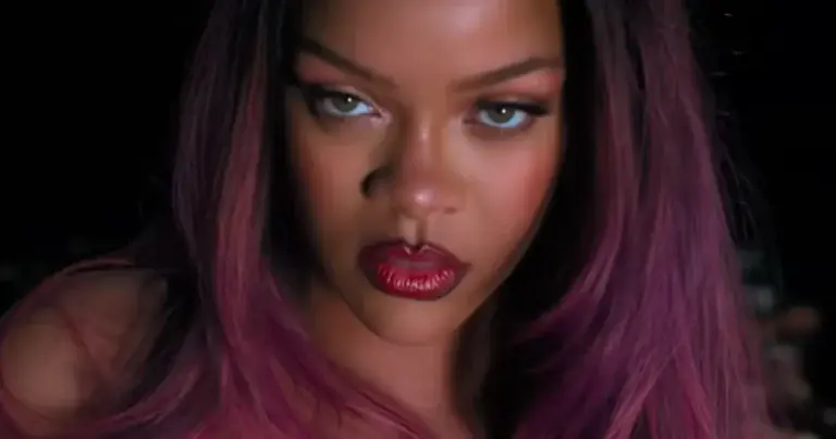Rihanna verbaast haar fans met gewaagde lingeriefoto’s: “Wauw!”