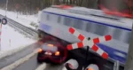 Automobilist negeert rood licht bij spoorweg. Gevolg? RAVAGE! (video)