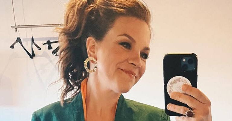 Siska Schoeters pareert kritiek op ‘Kastaars’-outfit: “Ik vond zelf wél dat ik er goed uitzag” (foto)