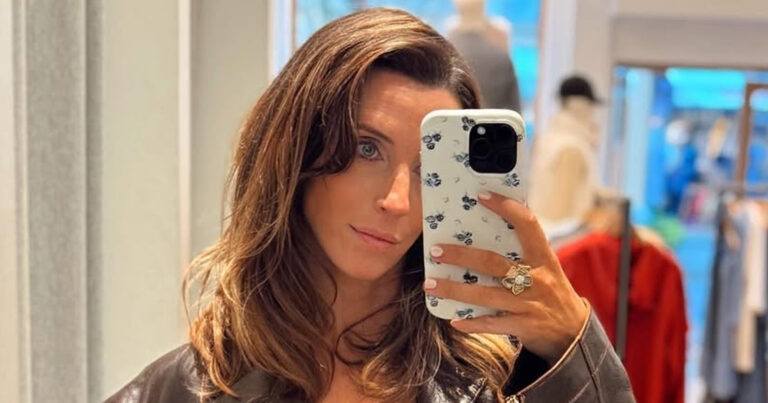 ‘Thuis’-actrice Tine Priem toont hoe ze hersteld is van zwangerschap: “Opnieuw zelfverzekerd in mijn lichaam” (foto)