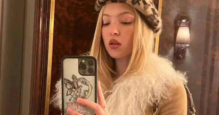 Dochter van Kate Moss daagt Instagram uit met doorschijnende kledij: “Wauw!” (foto’s)