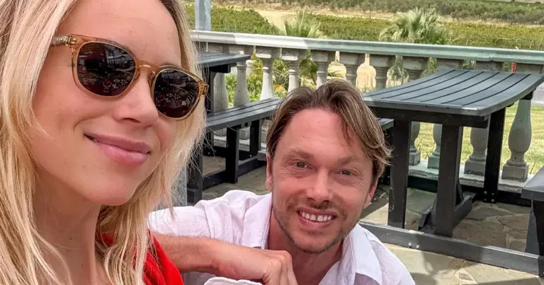 Regi deelt borstvoedingsfoto’s van zijn vrouw Kristel: “Zo liefdevol!”